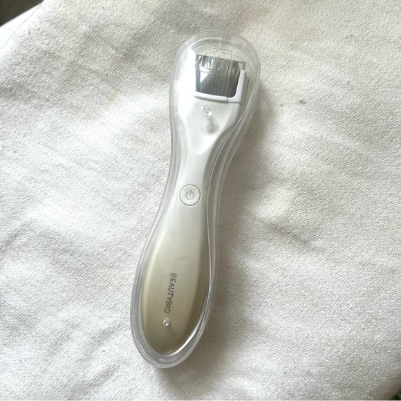 BeautyBio GloPRO Facial Microneedling Tool - Picture 5 of 5